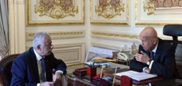 رئيس الوزراء شريف إسماعيل في أجتماعه مع وزير التربية والتعليم طارق شوقي