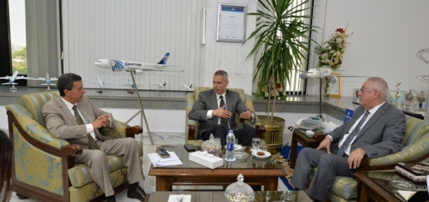 رئيس « مصر للطيران » يلتقى أمين العام الأتحاد العربى للنقل الجوى لبحث إتخاذ موقف عربي موحد