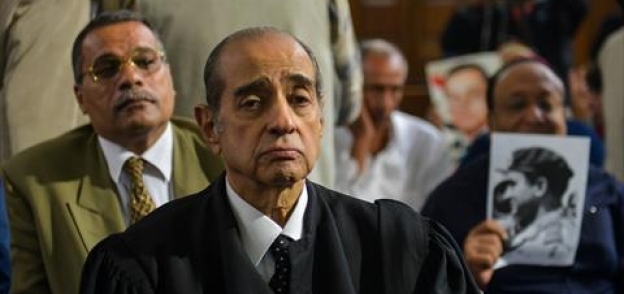 بالصور| أنصار مبارك يهتفون للرئيس الأسبق: "سبت فراغ كبير"