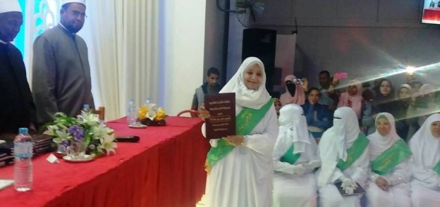 "أوقاف أسوان" تحتفل بتكريم 24 سيدة خاتمة للقرآن الكريم عن سند صحيح
