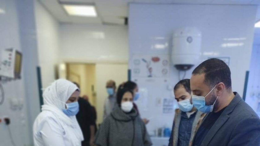 دكتور عمرو عادل مدير إدارة المستشفيات بالبحر الأحمر