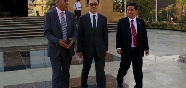 سفير كوريا الجنوبية يرافقه وفد رفيع المستوي من السفارة الكورية فى زيارة لجامعة بدر