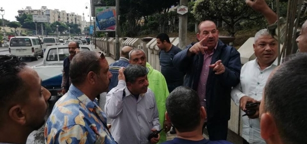 رئيس شركة الصرف الصحي يتفقد أعمال التطهير بوسط الإسكندرية