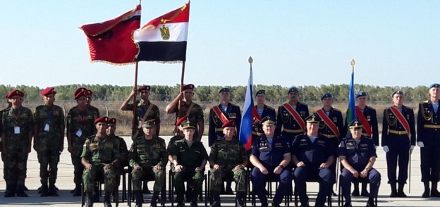 وحدات المظلات المصرية تشارك قوات الإنزال الروسية التدريب المشترك «حماة الصداقة 2» فى روسيا