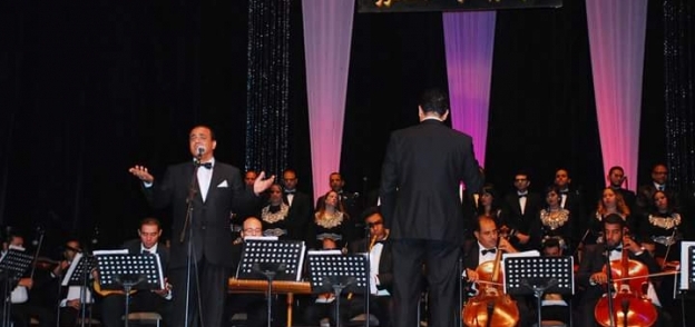 فرقة الموسيقى العربية تقدم موشحات وأغانى تراثية على مسرح أوبرا دمنهور