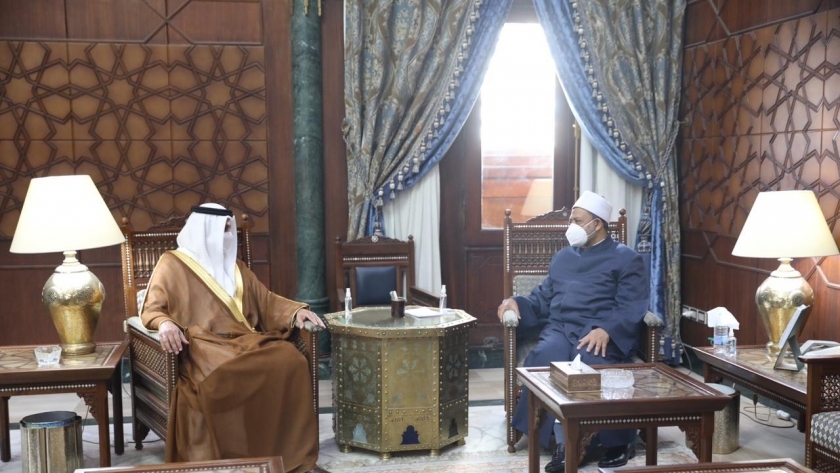 الإمام الأكبر يستقبل السفير الإماراتي بمقر مشيخة الأزهر