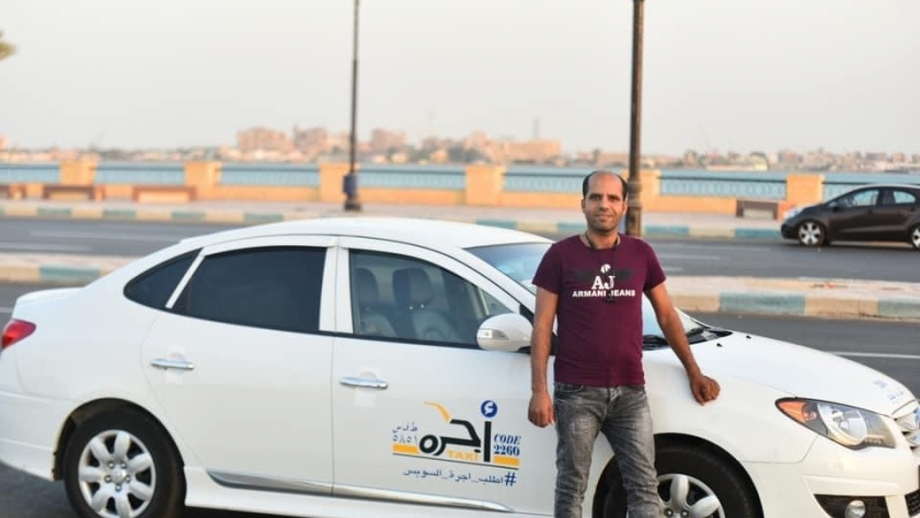 خالد باشا .. سائق تاكسي السويس