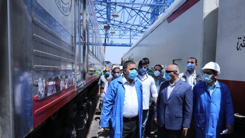 المهندس كامل الوزير وزير النقل يتفقد ورش صيانة السكك الحديدية