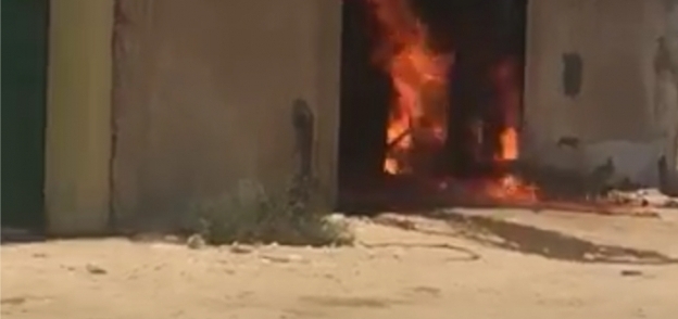 حريق داخل مصنع بالكليو 28 غرب الإسكندرية