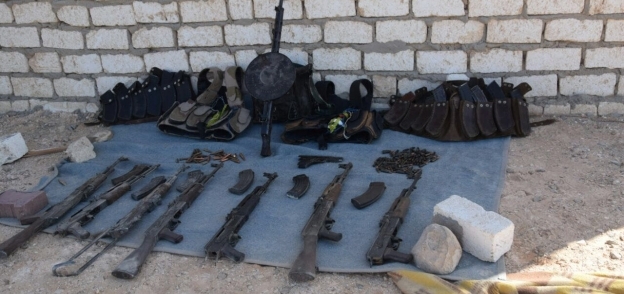 الأسلحة التي كانت بحيازة الإرهابيين بالواحات