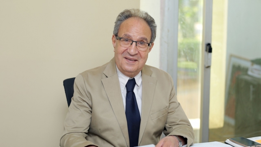 الدكتور محمد العزازي .. رئيس جامعة مصر