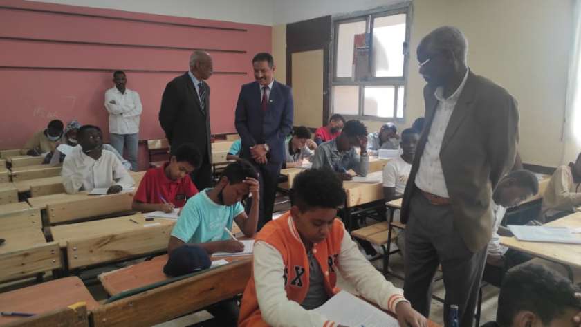 خلال جولة سفير السودان لامتحانات الجالية السودانية بالجيزة