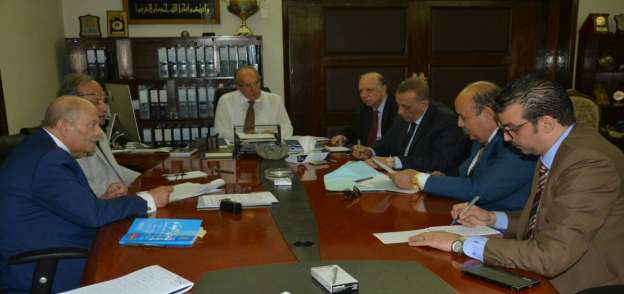 وزير التنمية المحلية يجتمع بمحافظي القاهرة الكبرى