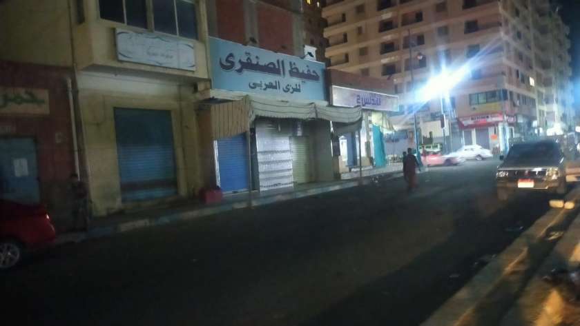 غلق المحلات في مدينة مرسي مطروح