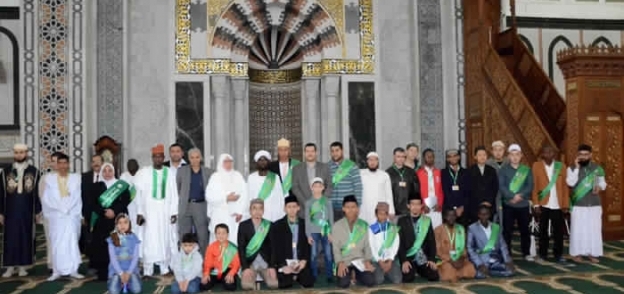 المشاركون بمسابقة الأوقاف العالمية للقرآن الكريم يزروم مسجد الحصري