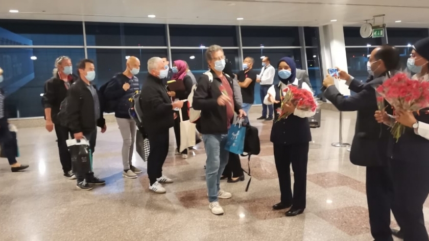 سياح أجانب خلال استقبالهم بمطار الغردقة "أرشيفية"