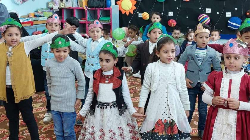 أطفال كفر الشيخ يحتفلون بأعياد الطفولة
