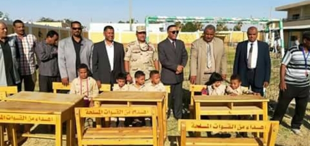 القوات المسلحة تدعم مدارس الداخلة بمقاعد خشبية