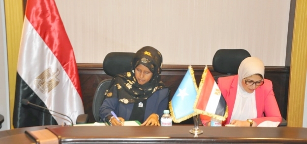 وزيرة الصحة مع نظيرتها الصومالية