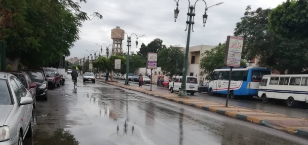 الأمطار تغرق الشوارع في المحافظات