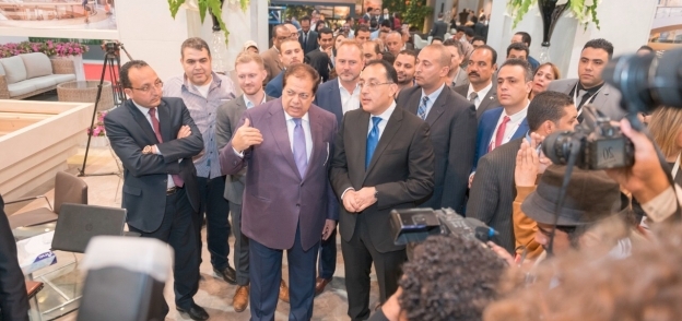 وزير الاسكان خلال افتتاح "سيتي سكيب"