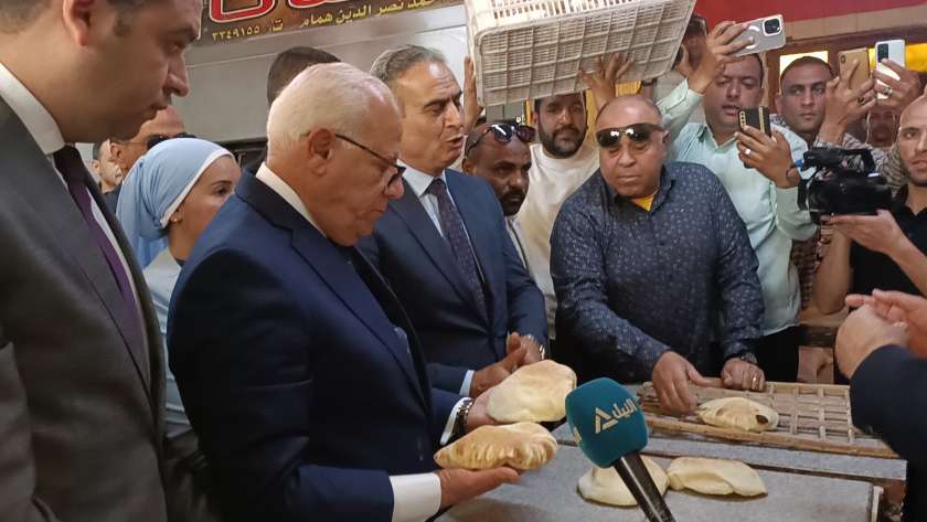 محافظ بورسعيد ورئيس حماية المستهلك