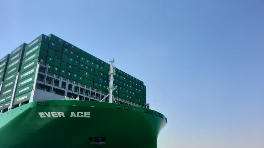 قناة السويس ومرور أكبر سفينة حاويات