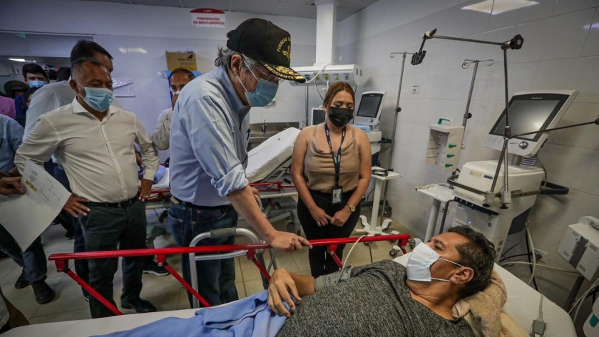 زيارة الرئيس جييرمو لاسو لمصابي زلزالي الإكوادور