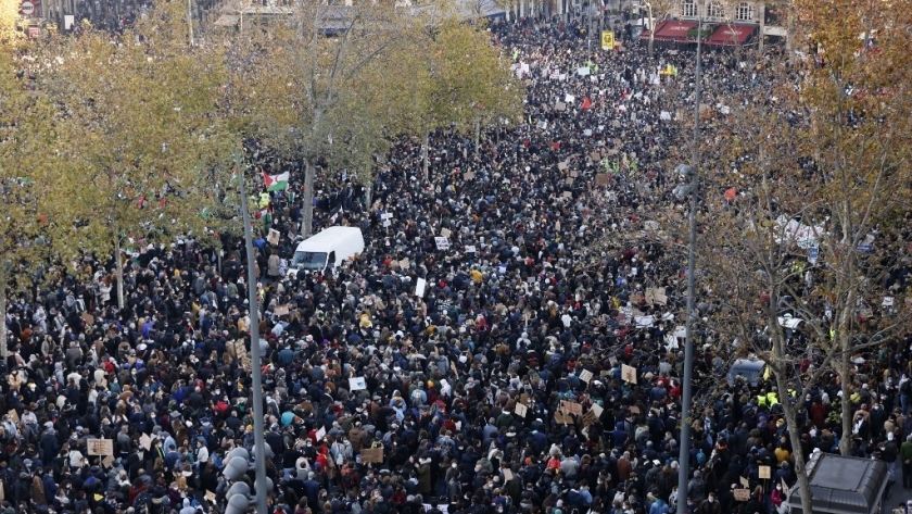 المظاهرات في فرنسا تجتاح البلاد ضد قانون الأمن الشامل
