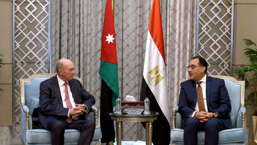 رئيس مجلس الوزراء يلتقي رئيس مجلس الأعيان الأردني