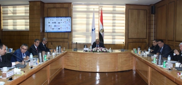 رئيس جامعة كفر الشيخ  يتراس اجتماع العمداء ويطالب بترشيد النفقات