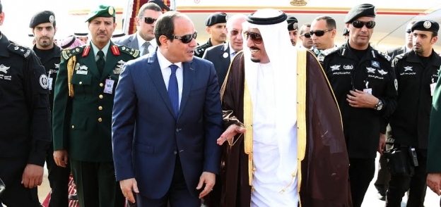 الملك سلمان خلال استقبال الرئيس السيسي - أرشيفية