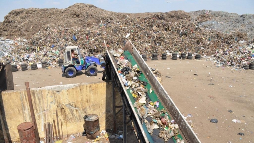 إعادة تدوير القمامة في مصنع أبو بلح في الإسماعيلية