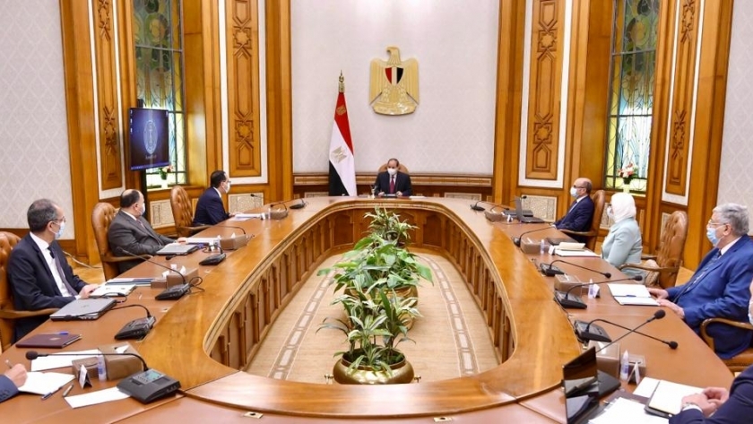 الرئيس عبدالفتاح السيسى خلال مناقشته منظومة التأمين الصحى الشامل مع مجموعة من الوزراء