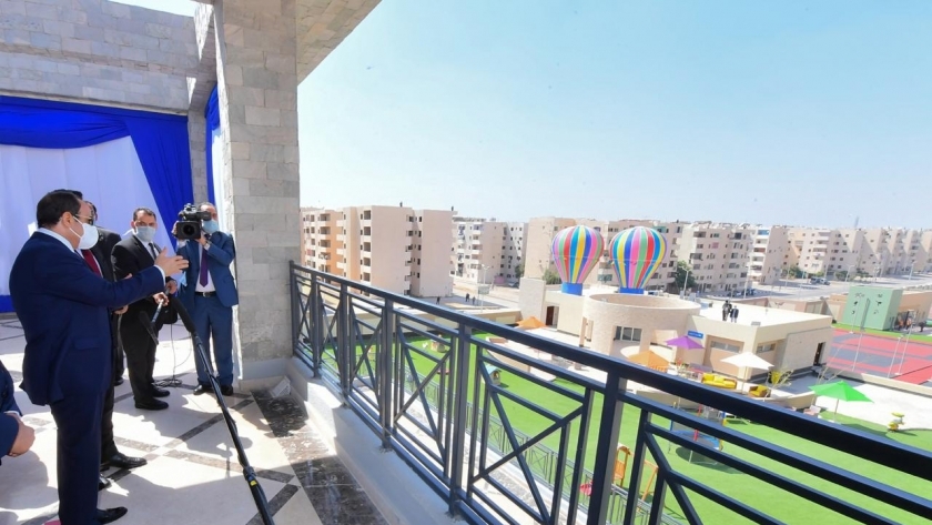 الرئيس السيسي أثناء افتتاح حي الأسمرات