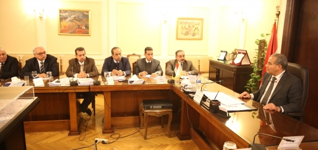 وزير التموين والتجارة الداخلية  يرأس اجتماع اللجنة العليا لتسويق القمح