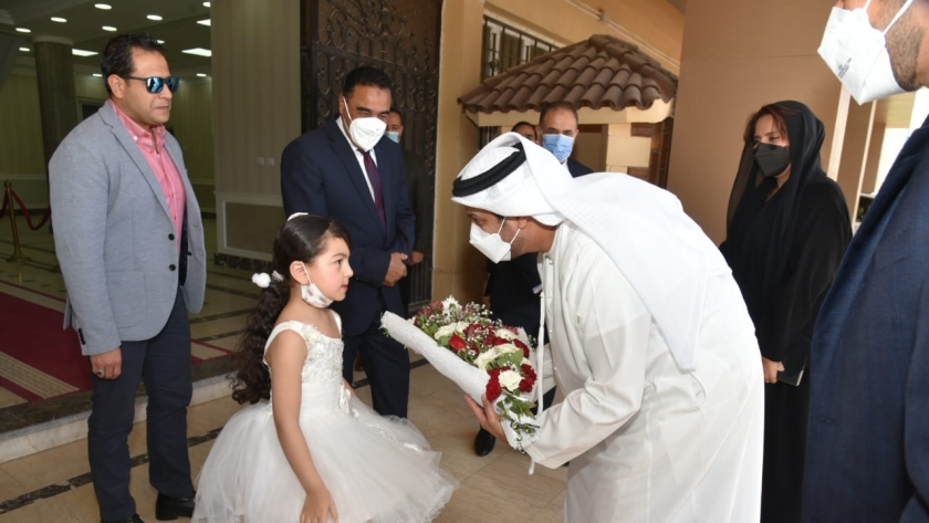 محافظ مطروح خلال استقباله السفير الإماراتي