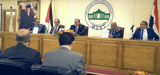 وزير التعليم العالى الأردني خلال زيارته لجامعة مصر للعلوم والتكنولوجيا اليوم