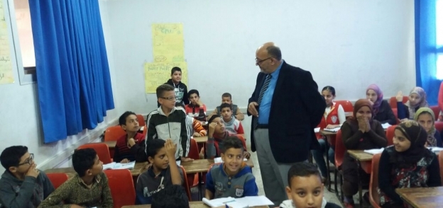 مدير التعليم العام بالغربية يتفقد مدارس غرب المحلة ويشدد على الانضباط