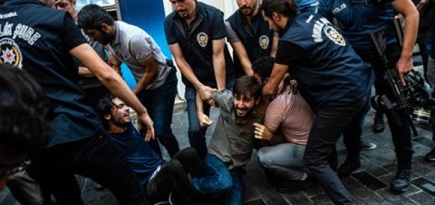 الشرطة التركية تعتقل مشاركون في مظاهرة لمجموعة "أمهات السبت" في اسطنبول
