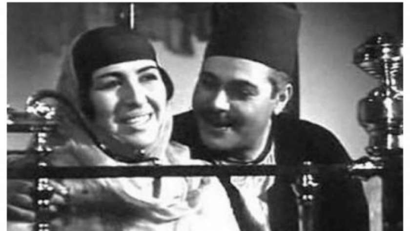 أمال زايد ويحيى شاهين في مشهد من فيلم "بين القصرين"