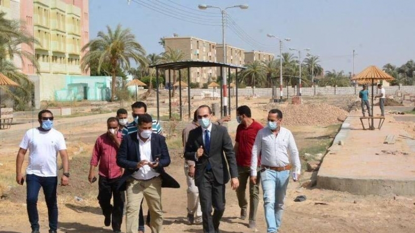 نائب محافظ سوهاج يتفقد اعمال "حياة كريمة" في قرى جهينة