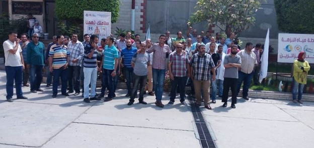 اضراب العاملين فى شركة مياه الإسكندرية بسبب العلاوة
