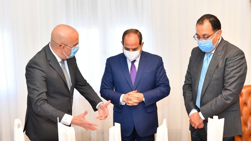 السيسي خلال اجتماعه مع رئيس الوزراء ووزير الإسكان
