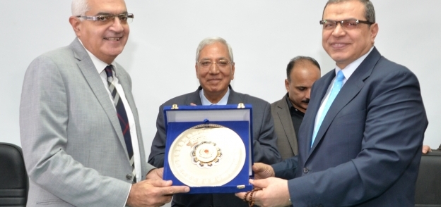 تكريم وزير القوي العاملة في جامعة المنصورة