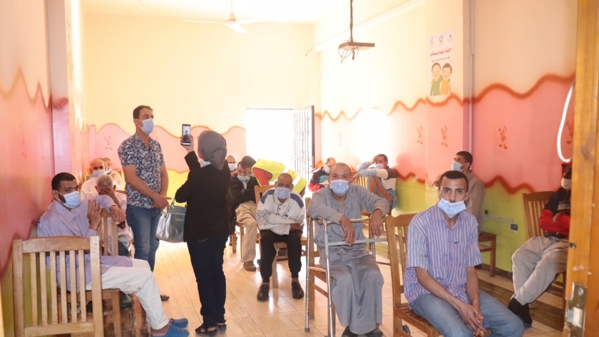 «التضامن»: تطعيم 180 مسنا بلا مأوى بلقاح كورونا في الشرقية