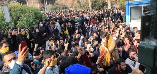 آلاف الإيرانيين فى مظاهرات ضد ولاية الفقيه بشوارع طهران