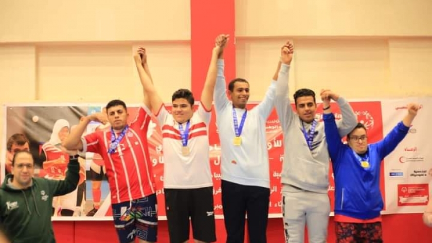 طارق يفوز بالميدالية الذهبية بالإسكندرية