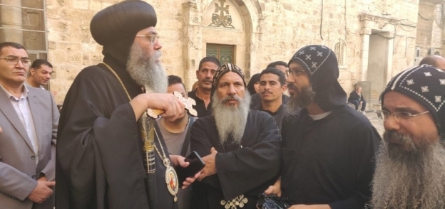 بالفيديو والصور| وقفة قبطية بدير السلطان ضد الانتهاكات الإسرائيلية