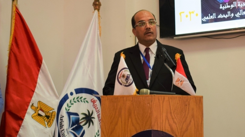 الدكتور حسن الدمرداش - رئيس جامعة العريش